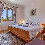 Two-bedroom In Διαμέρισμα Μεντουλίν