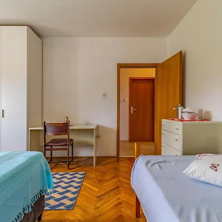 Apartment Awesome In With Kitchen Medulin