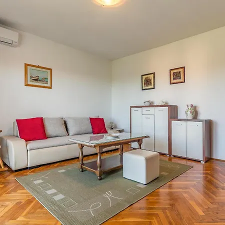 Two-bedroom In Appartement Medulin