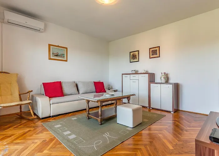 Two-bedroom In Appartement Medulin